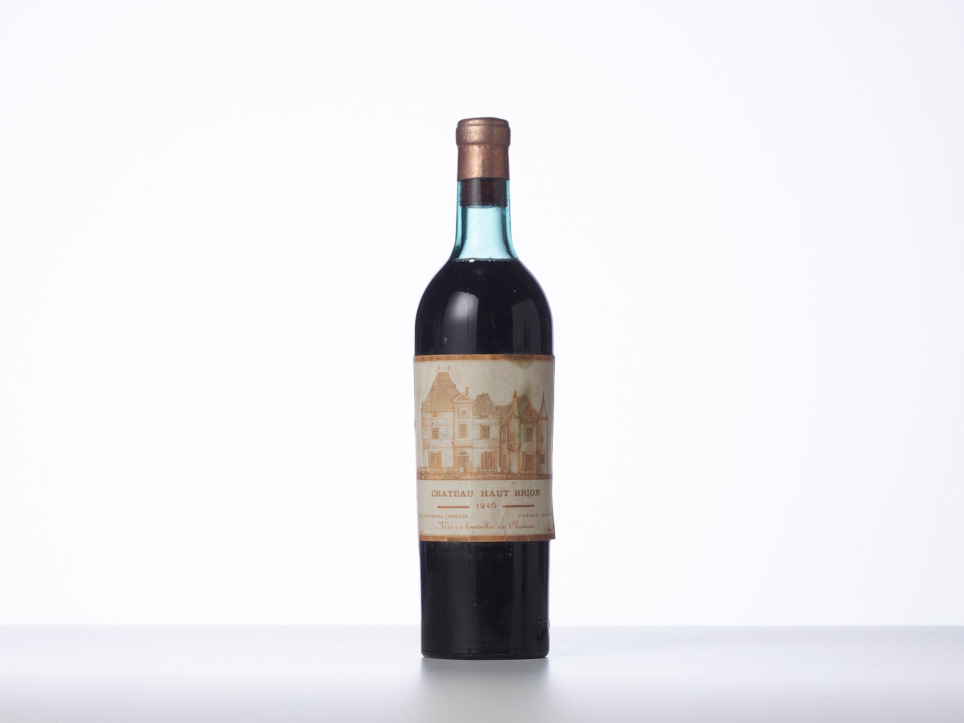 Null 1 Bottle CHÂTEAU HAUT-BRION 

Year : 1940 

Appellation : GCC1 Graves 

Rem&hellip;