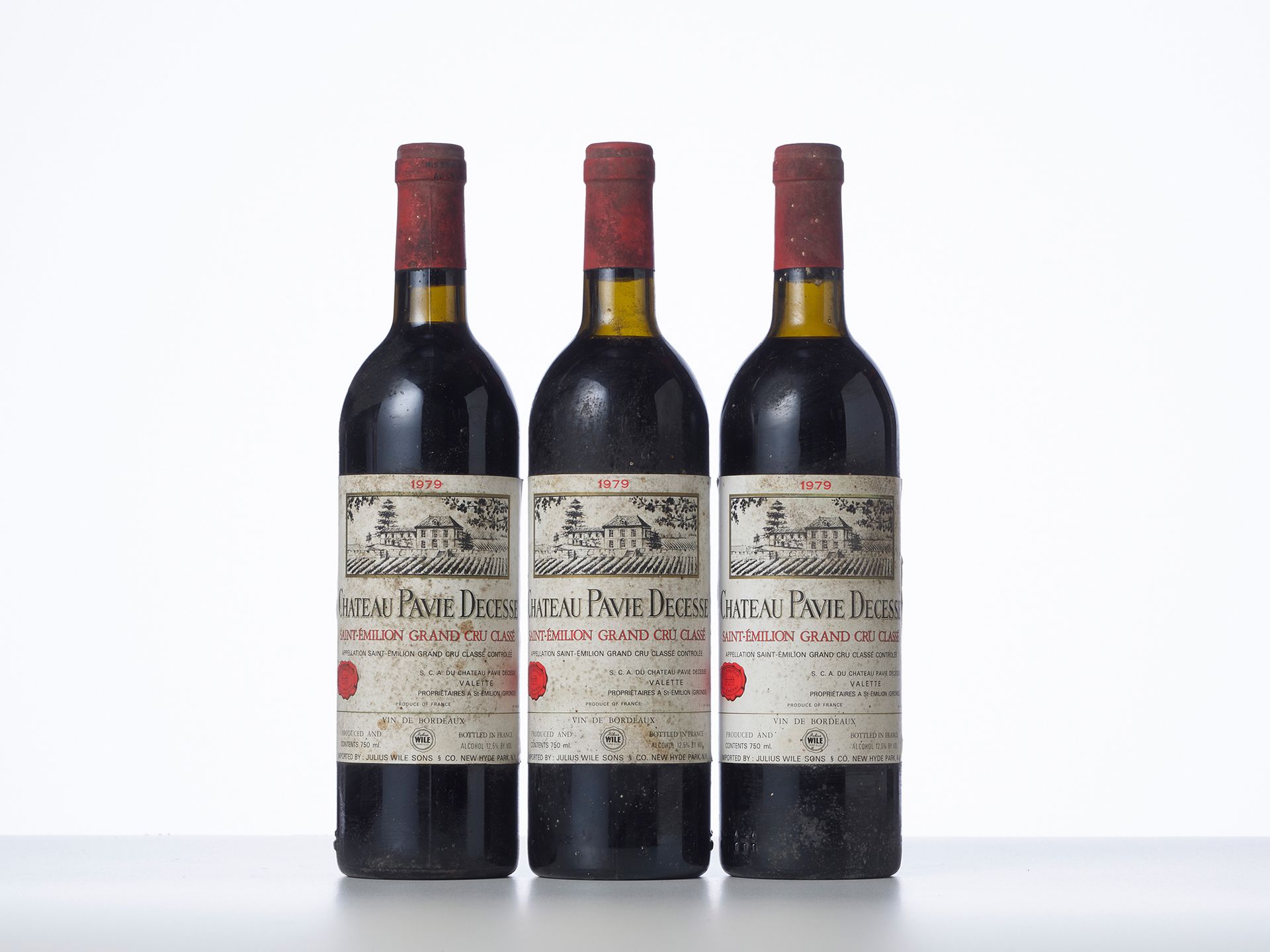 Null 3 Bouteilles CHÂTEAU PAVIE DECESSE 

Année : 1979 

Appellation : GCC Saint&hellip;