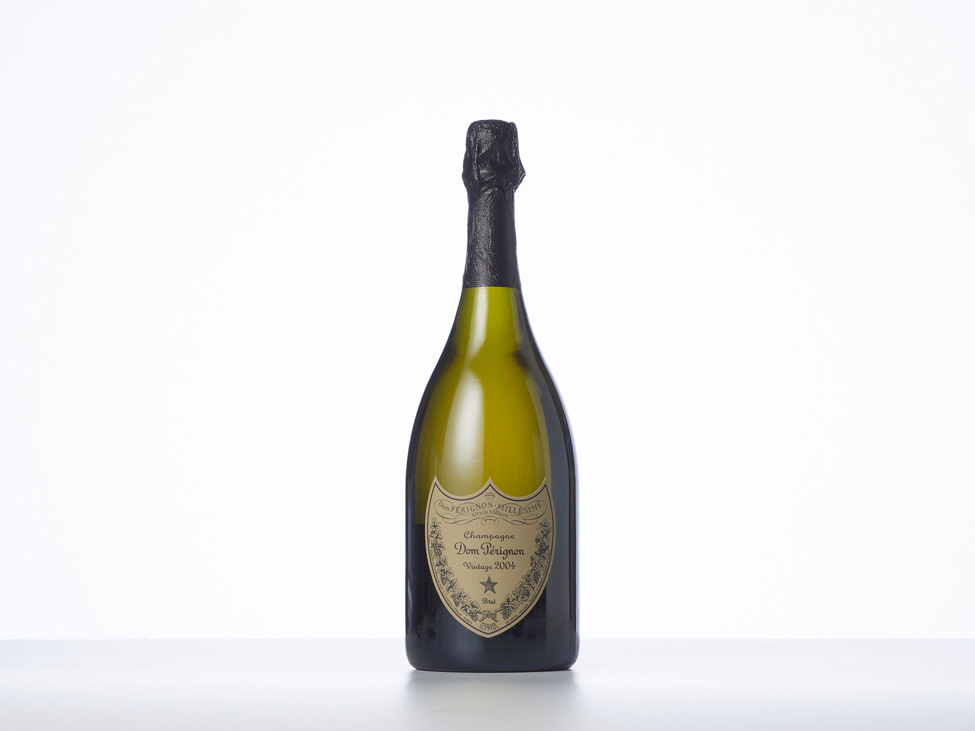 Null 1 Bouteille CHAMPAGNE BRUT "DOM PERIGNON" 

Année : 2004 

Appellation : Mo&hellip;