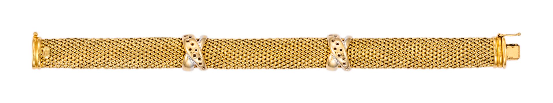 Bracelet maille souple en or bicolore

L : 19,5 cm - l : 1,3 cm

Pb : 37,29 g (1&hellip;
