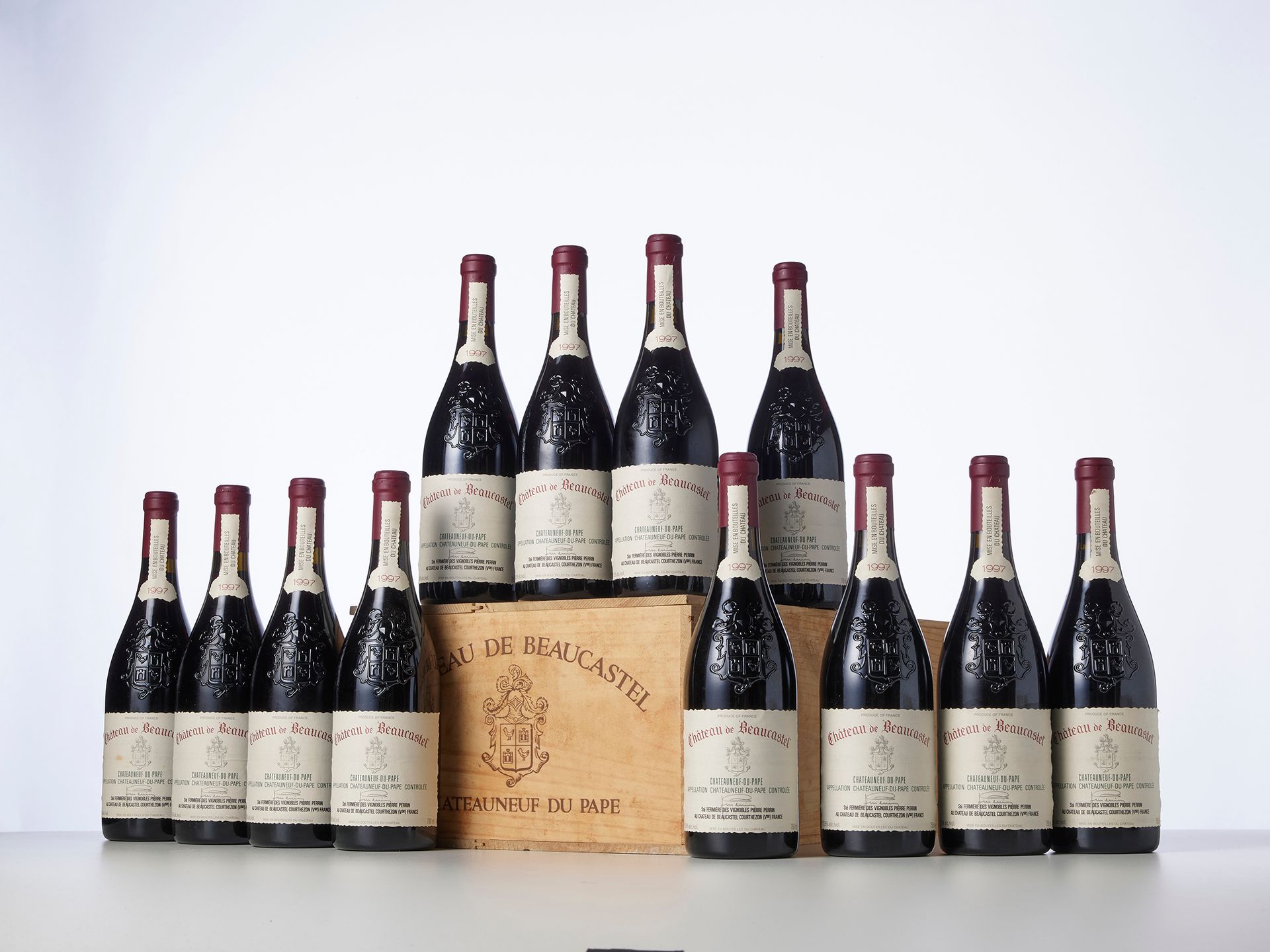 Null 12瓶CHÂTEAUNEUF-DU-PAPE红葡萄酒 

年份 : 1997年 

产区：博卡斯特尔酒庄 

包装 : (原装木箱)
