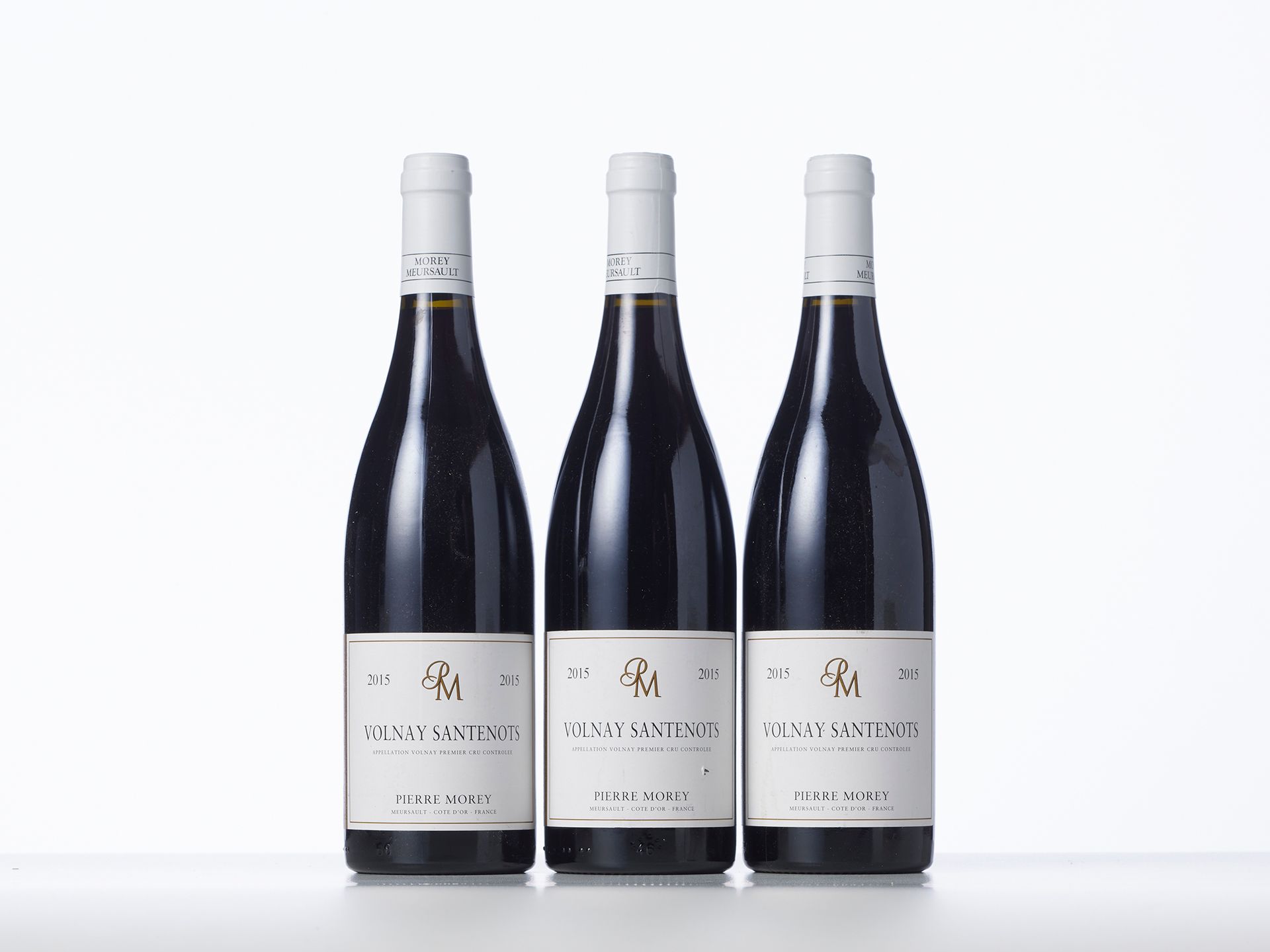 Null 3瓶沃尔奈-桑特诺（1° Cru）葡萄酒 

年份：2015年 

称呼：皮埃尔-莫雷 

备注：（1个标签上有1处撕裂）。
