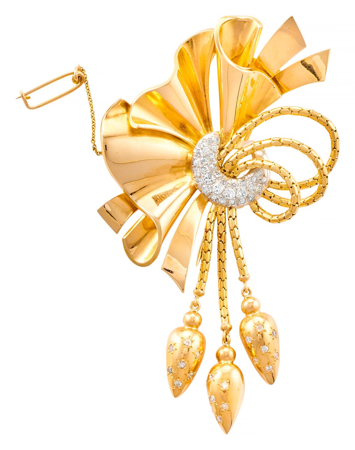 Broche en or jaune à décor de nœud, le centre pavé de diamants taille 8/8 retena&hellip;