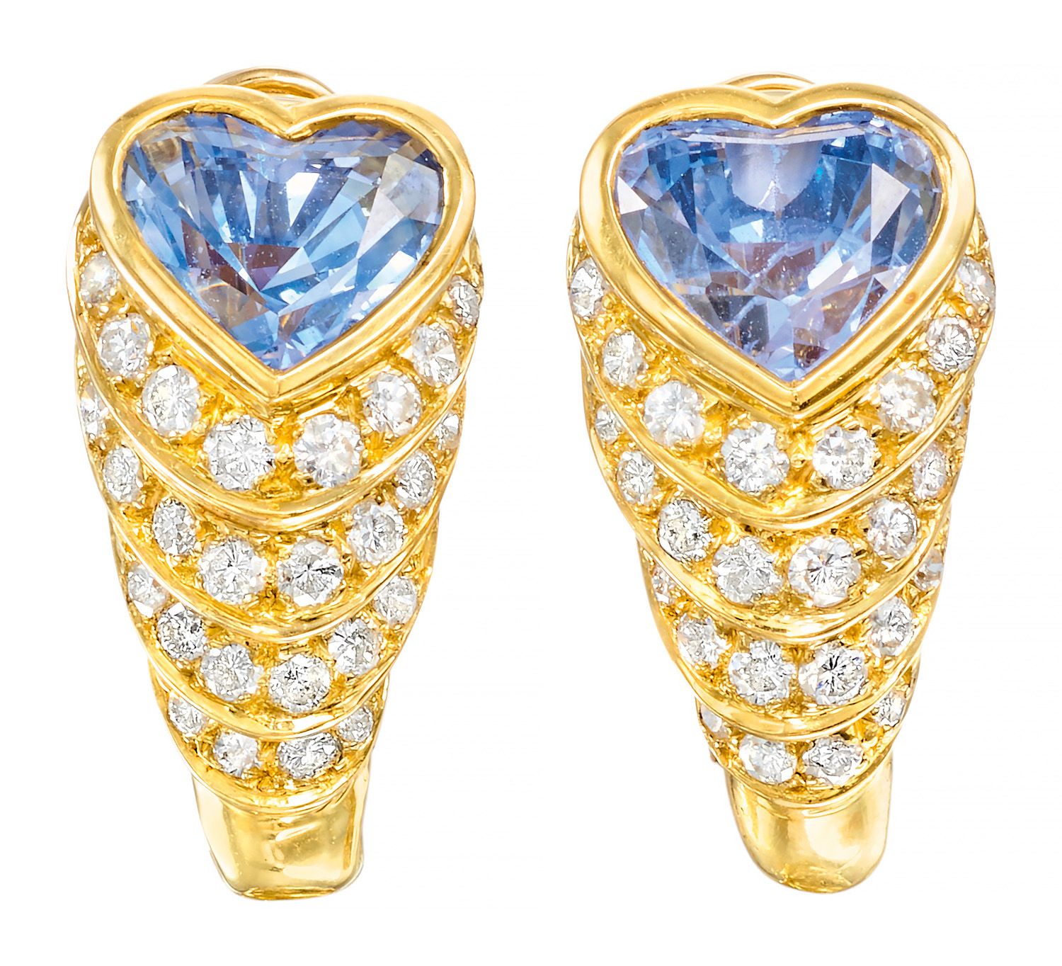 Paire de clips d'oreilles 黄金，每颗都有一颗心形蓝宝石，总重约5克拉，下有明亮式切割钻石，总重约1克拉。

法国作品

适用于未穿孔的&hellip;