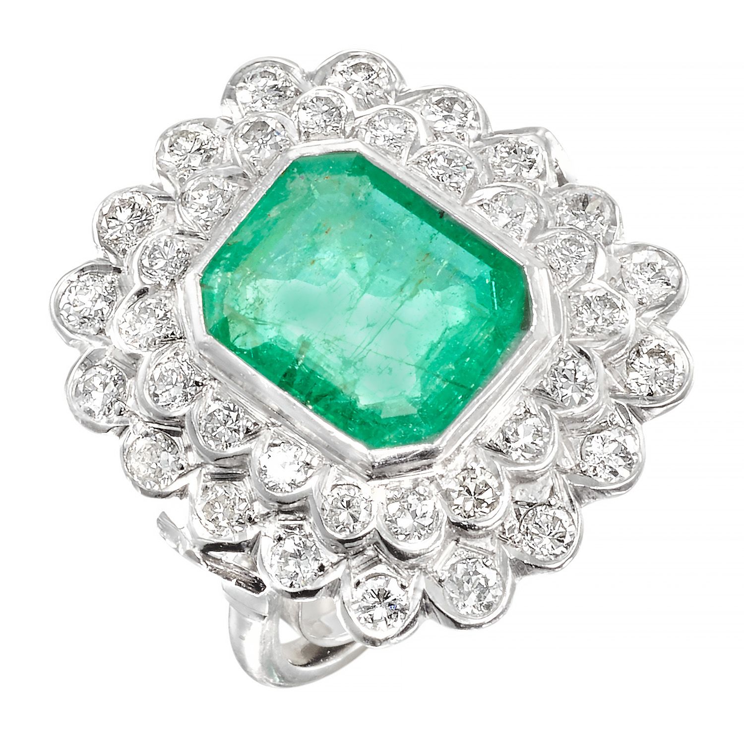 Bague White gold ring topped with a rectangular emerald weighing approx. 3,90 ca&hellip;