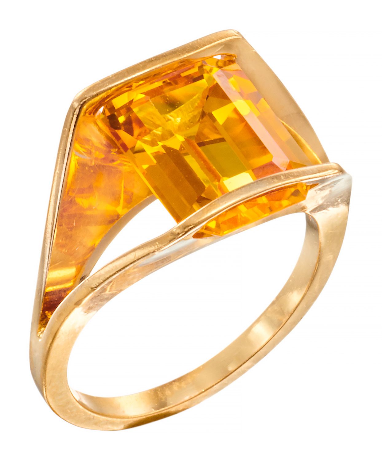Bague 黃金鑲嵌長方形黃水晶，重約4.50克拉

TDD: 55

铅：6.61克（18K-750/1000）。