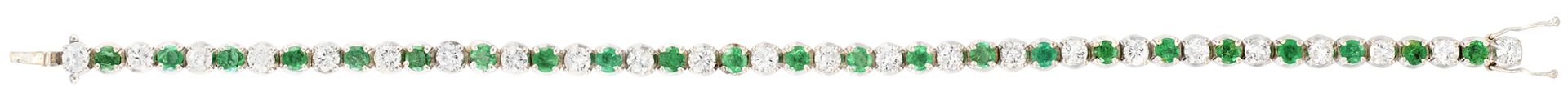 Bracelet ligne en or blanc alternant diamants taille brillant et émeraudes pour &hellip;