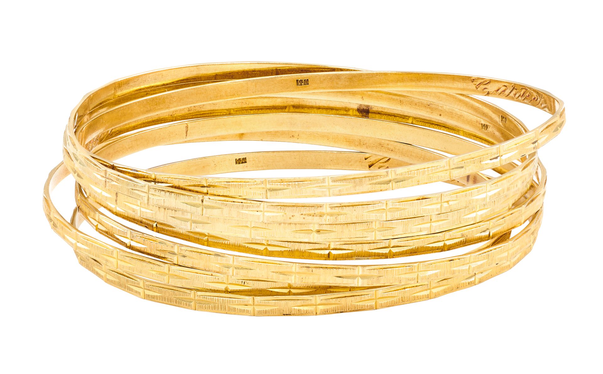 CARTIER Attribué à Semainier en or jaune 14K composé de 7 bracelets ciselés mats&hellip;