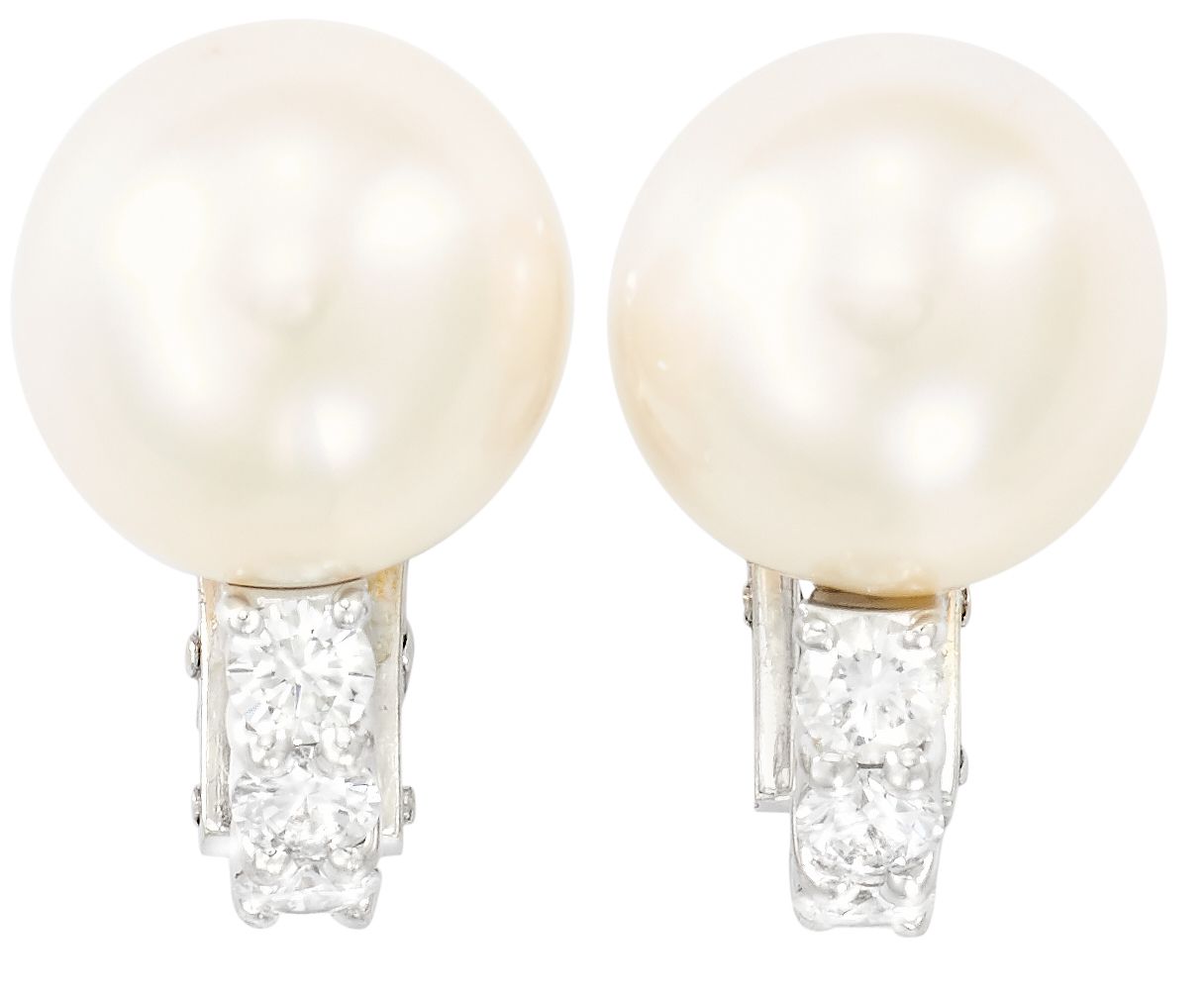 Clips d'oreilles 白金款式，每颗珍珠上都镶嵌一颗约 1.20 克拉明亮式切割钻石的南海珍珠
适用于无穿孔耳环 
直径：13 毫米 - 高度：2.&hellip;