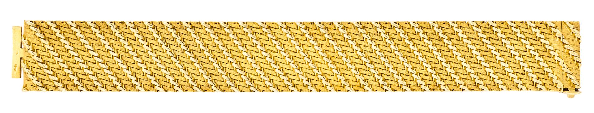 Georges LENFANT 黄金软手镯，弧形 "Milanais "网眼，对角线凸起
法国作品，部分可见大师印记 
长：18.2 厘米 - 宽：2.3 厘米&hellip;
