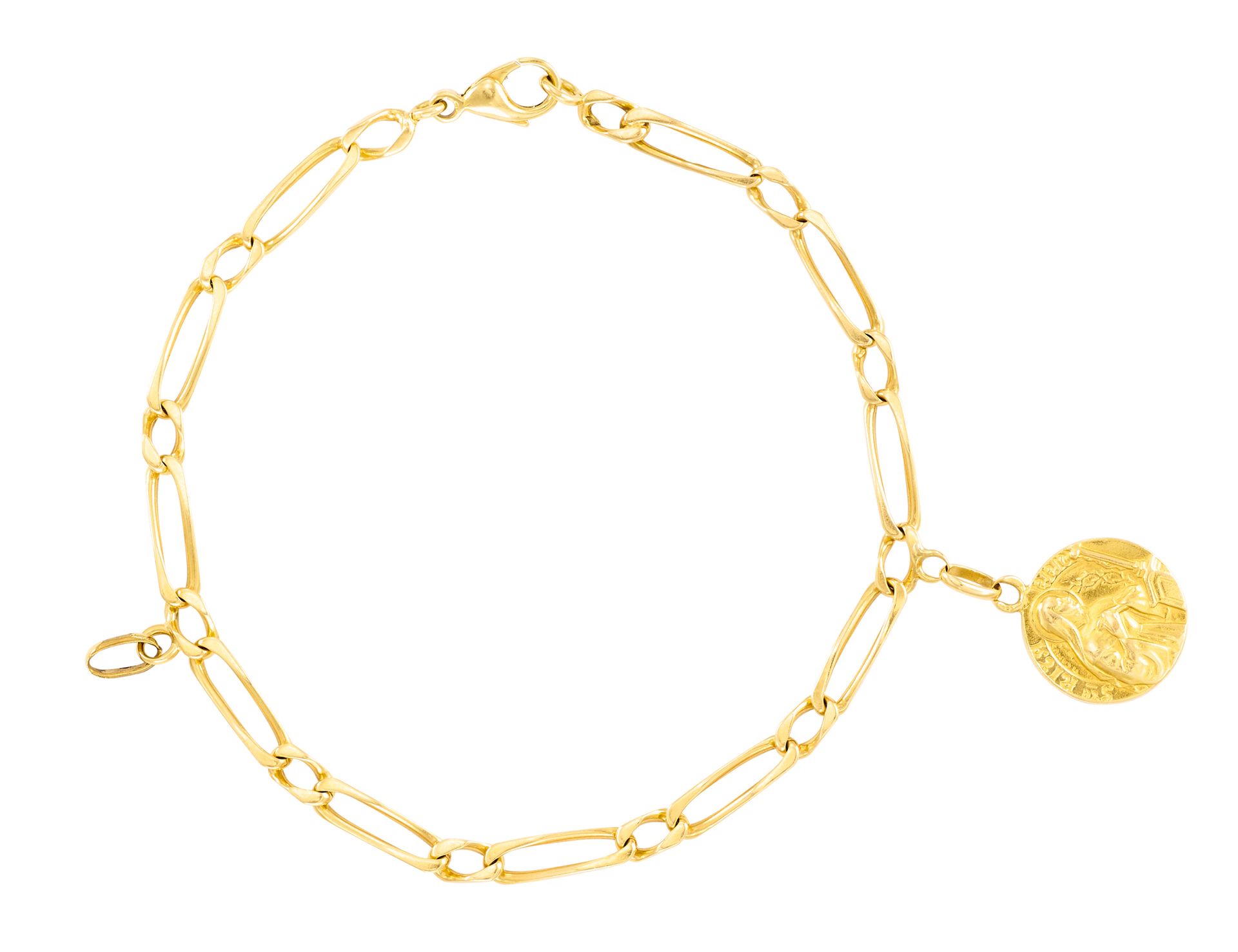 Bracelet de oro amarillo con cadena alargada que sostiene una medalla religiosa
&hellip;