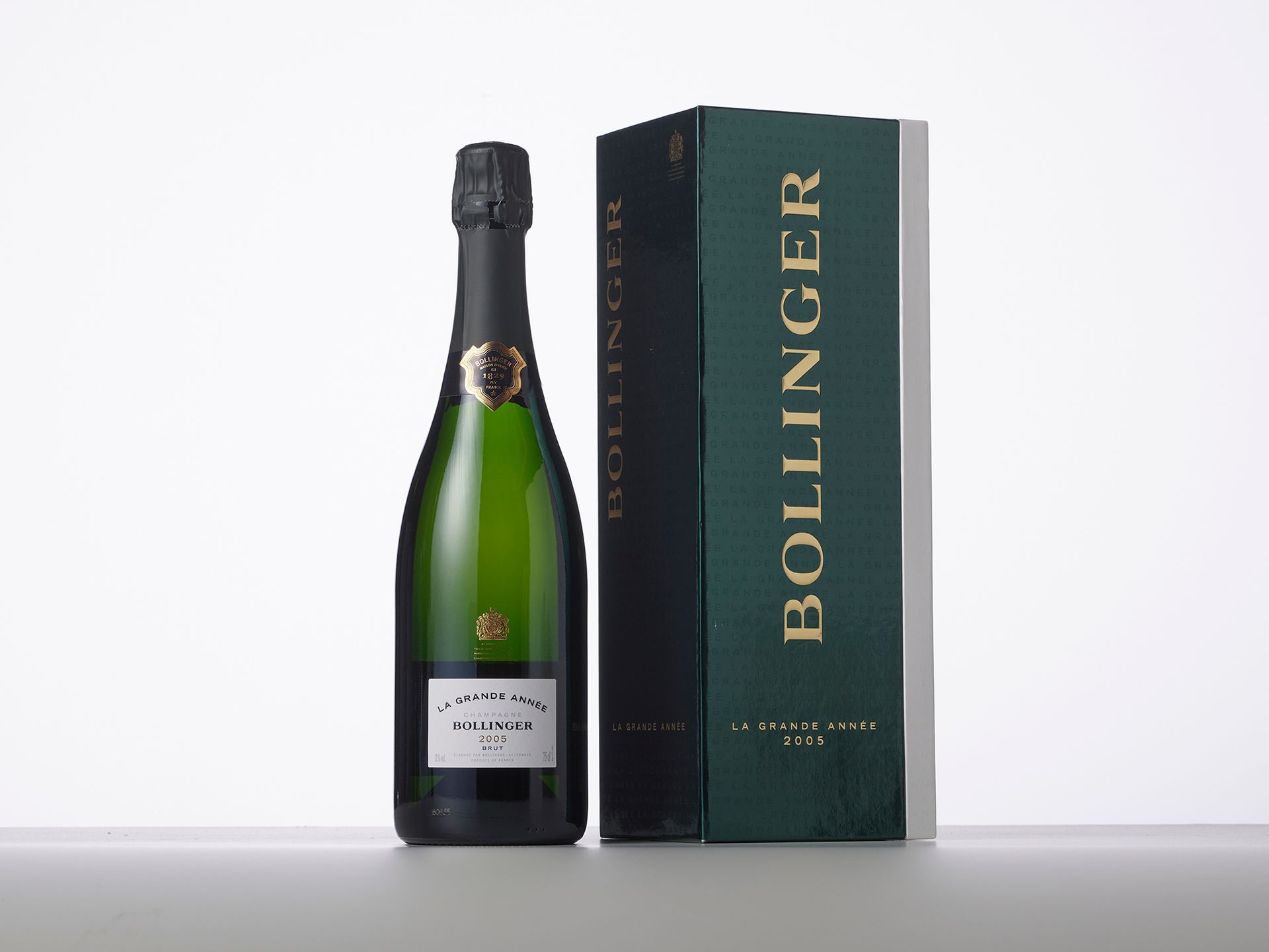 Null 1 瓶香槟 "LA GRANDE ANNEE "白葡萄酒 
年份：2005 
酒标 : Bollinger 
包装 : (盒装) 
备注 : (201&hellip;