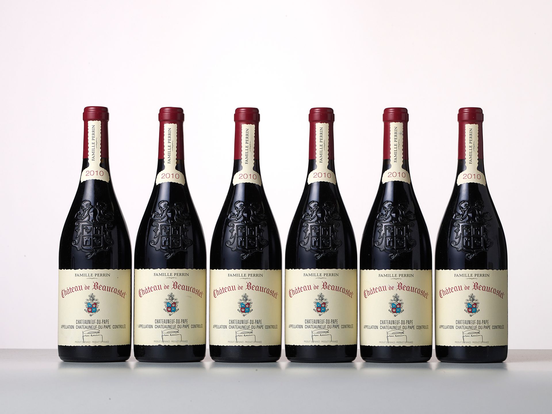 Null 6瓶CHÂTEAUNEUF-DU-PAPE红葡萄酒 
年份：2010 
产区 : 博卡斯特尔酒庄