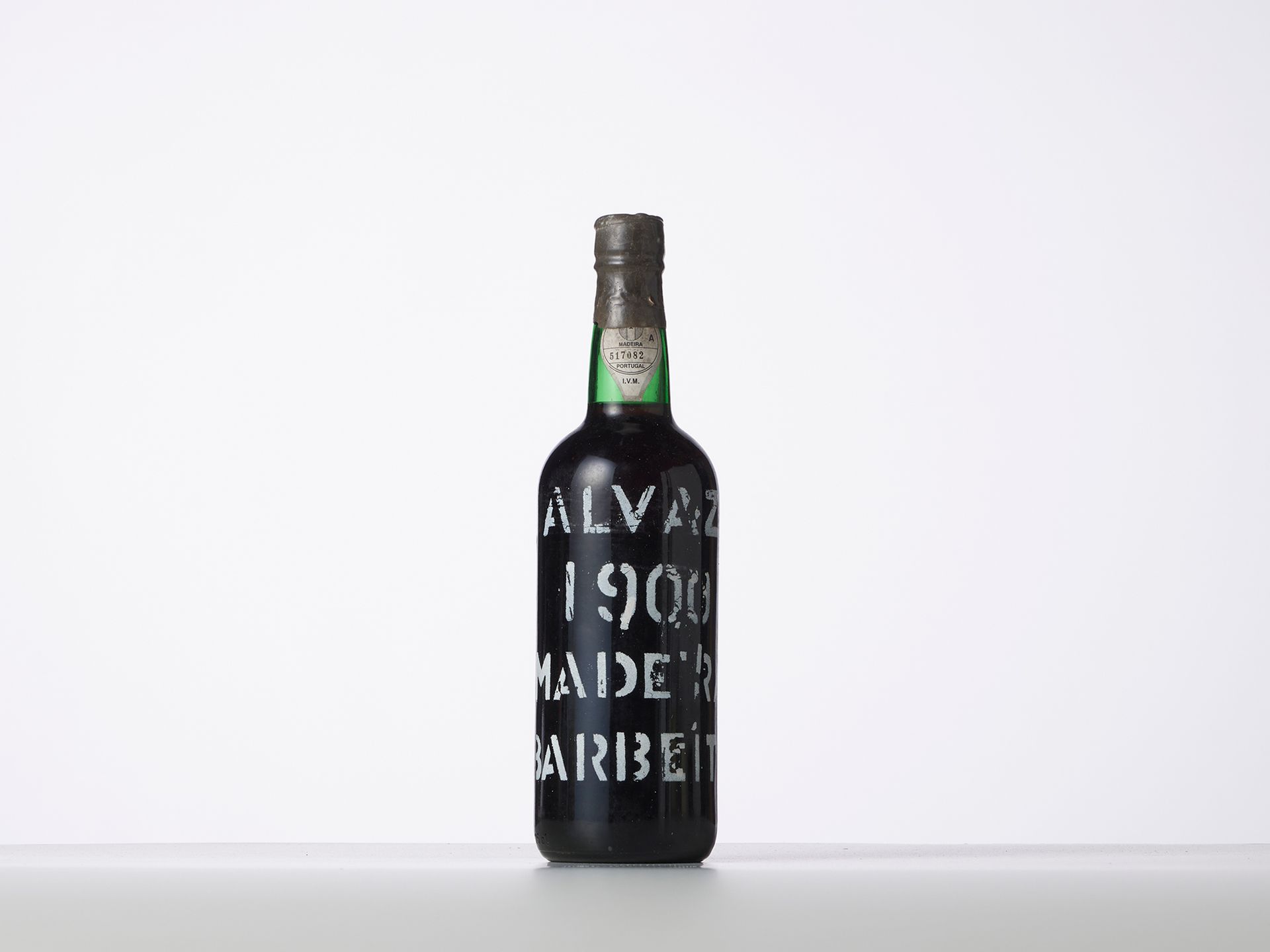 Null 1 Bottiglia MADERE MALVAZIA 
Anno : 1900 
Denominazione : Barbeito 
Osserva&hellip;
