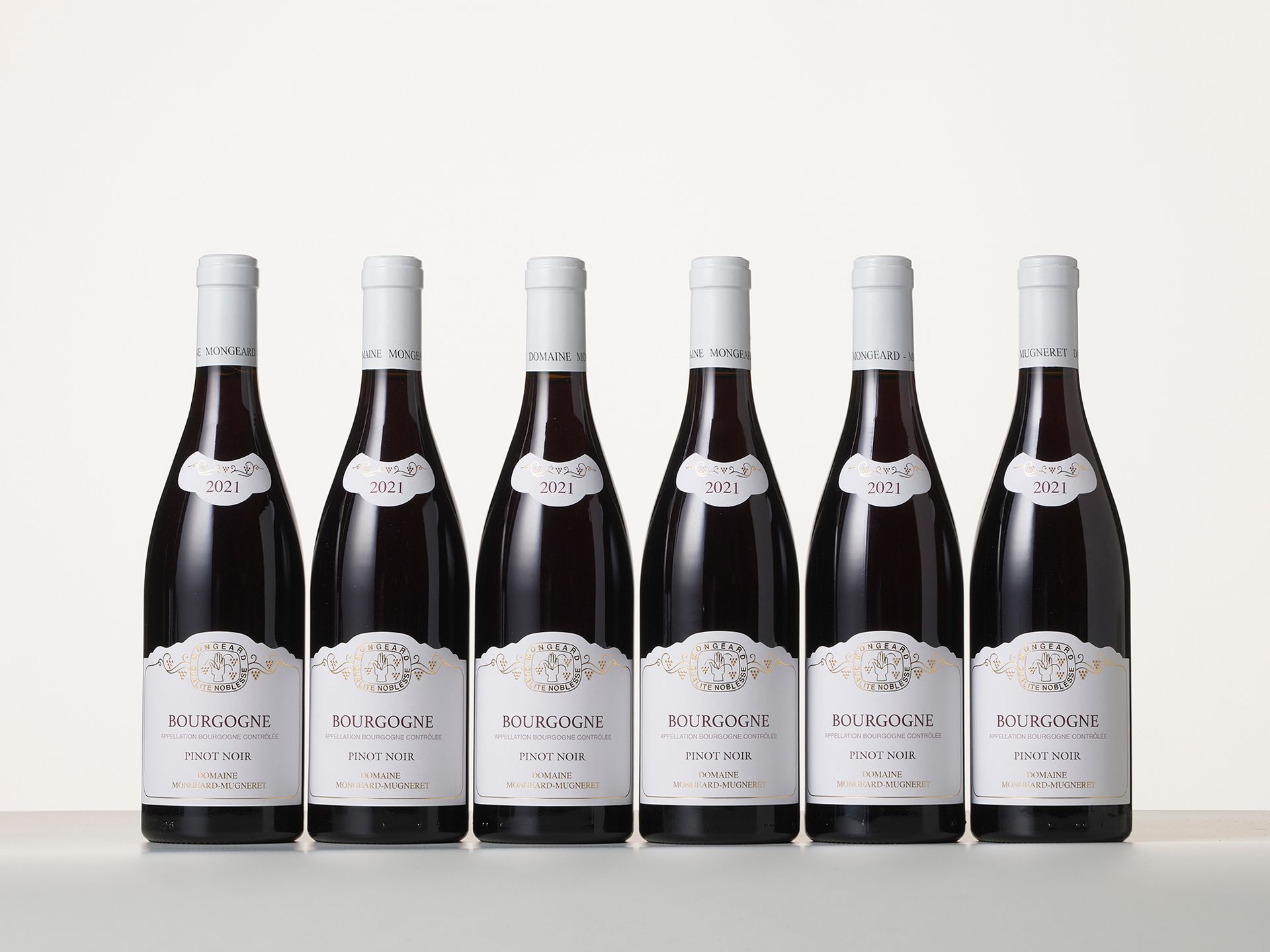 Null 6 瓶布尔戈斯红葡萄酒 
年份 : 2021 
产区 : Mongeard-Mugneret 酒庄 
包装 : (原装盒)