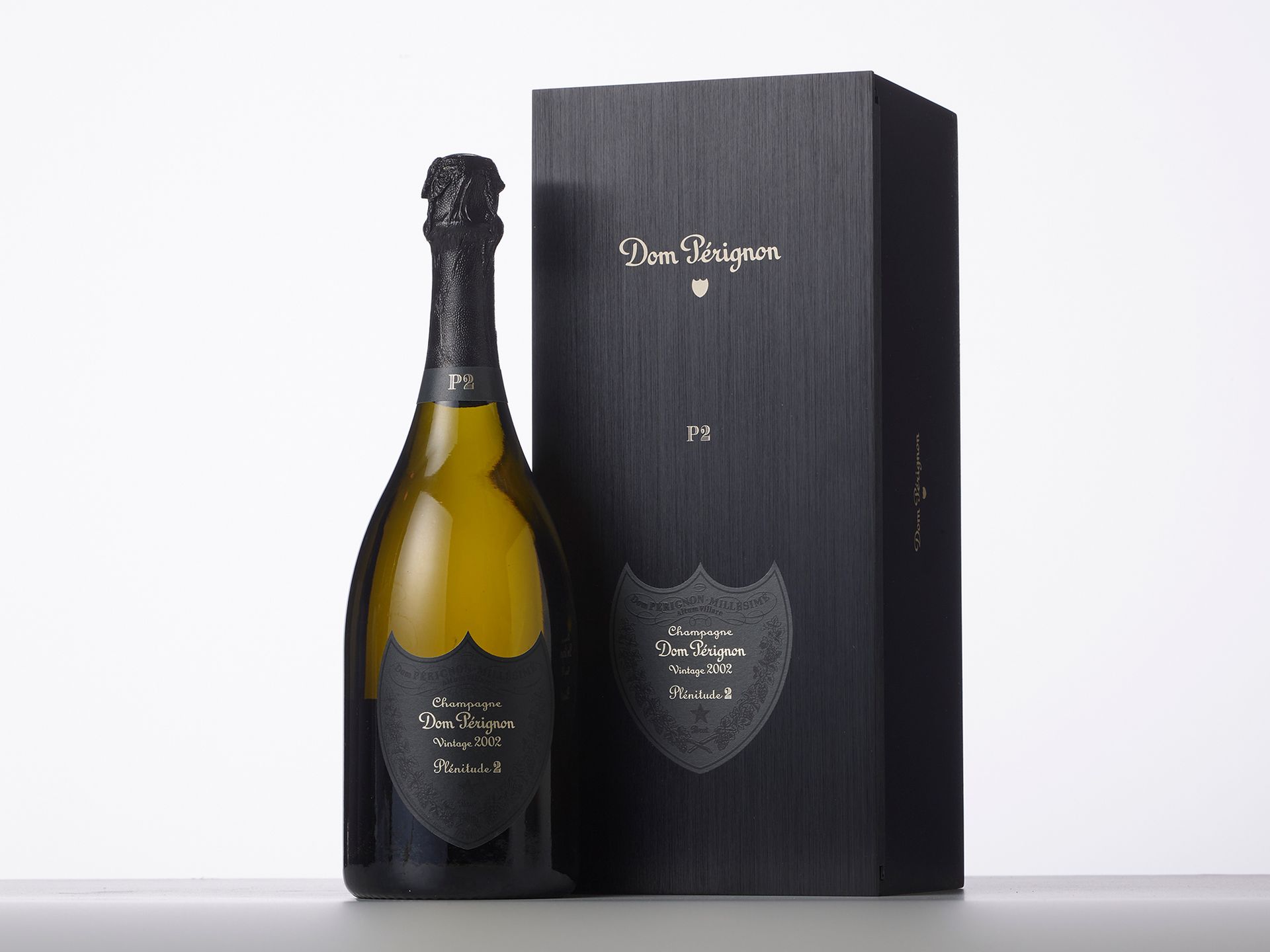 Null 1 瓶 "DOM PERIGNON P2" 白香槟 
年份 : 2002 
产区 : 酩悦香槟 
包装 : (木盒)