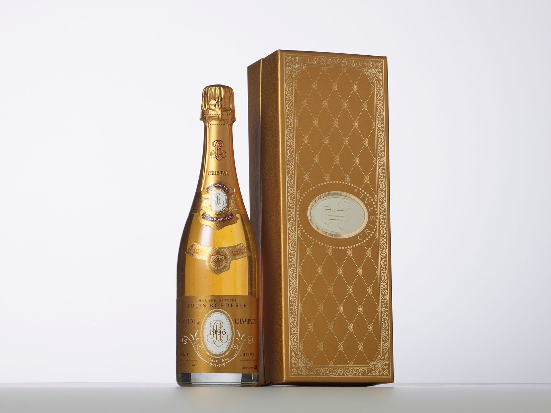 Null 1 瓶 "克里斯塔尔 "白香槟 
年份：1996 年 
标签 : 路易王妃 
包装 : (盒子损坏) 
备注 : (玻璃纸存在)