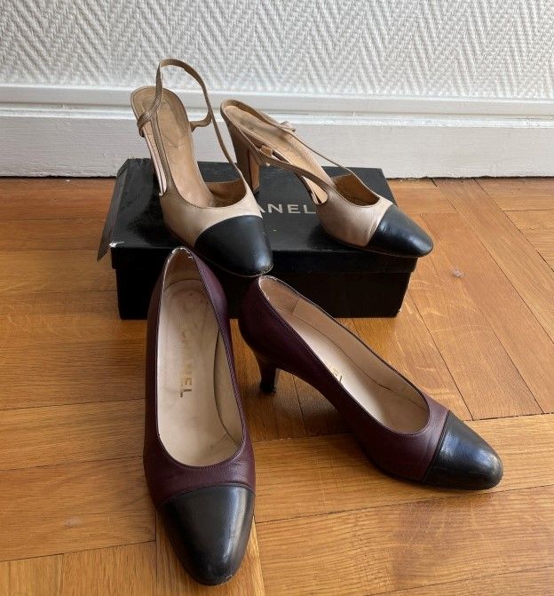 Null Lot of shoes including :

CHANEL 

- Burgundy leather and black toe pumps, &hellip;