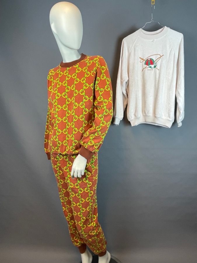 Null HERMES 

Conjunto de dos trajes de jogging: 

- Chándal de algodón con fond&hellip;