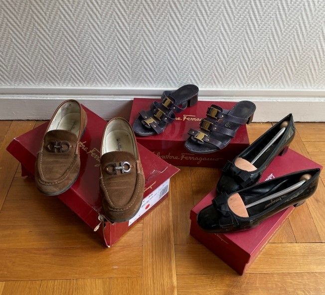 Null Salvatore FERRAGAMO

Drei Paar Schuhe in ihrer roten Schachtel mit Siegel :&hellip;
