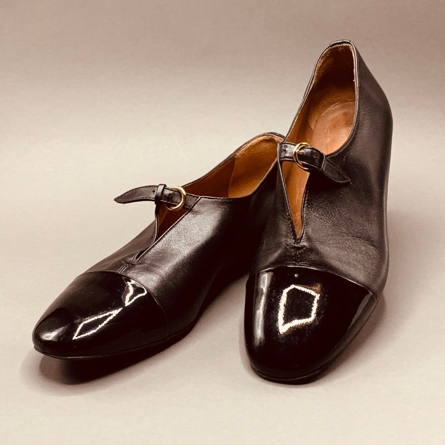 Null 亥瑞德(HEYRAUD)

皮鞋，黑色漆皮鞋头（已磨损）。

尺寸38