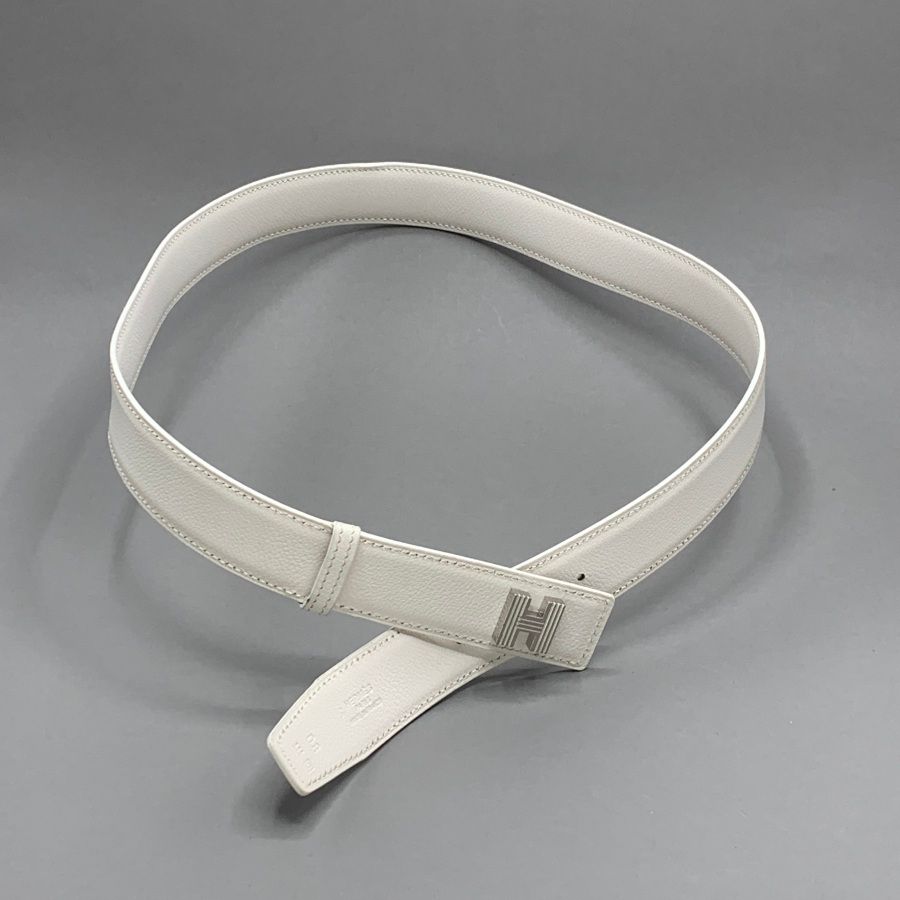 Null HERMES巴黎

白色缝合小牛皮腰带，镀铑金属H型扣，签名皮革

长度：94.5厘米 - 尺寸：80