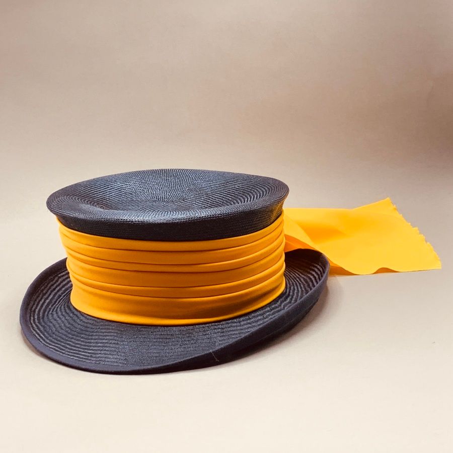 Null Sombrero de postillón con cinta

Diámetro interior: 17,5 cm