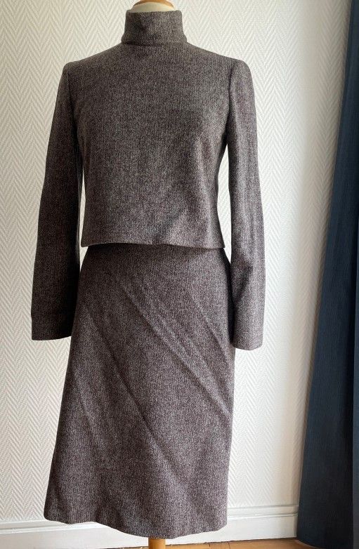 Null Calvin KLEIN

Set composto da un maglione grigio in lana, nylon e cashmere &hellip;