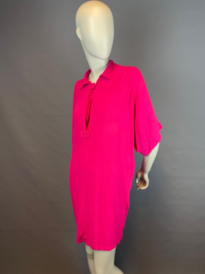 Null BALENCIAGA

Short silk dress, fushia color

Size 38