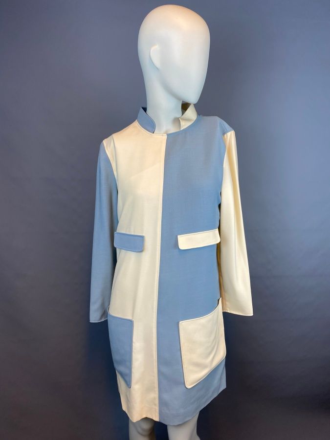 Null COURREGES

Mid-length dress in two-tone blue and white wool, officer collar&hellip;