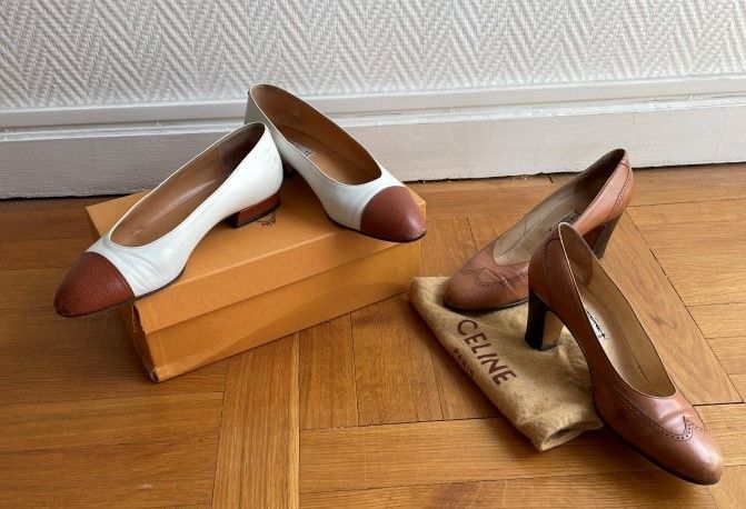Null CELINE Paris

Zwei Paar Schuhe : 

- Ballerinas aus weißem Glattleder mit S&hellip;