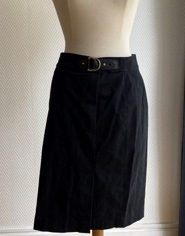 Null Lot of clothes including :

Ralph LAUREN 

- Black straight skirt, golden m&hellip;