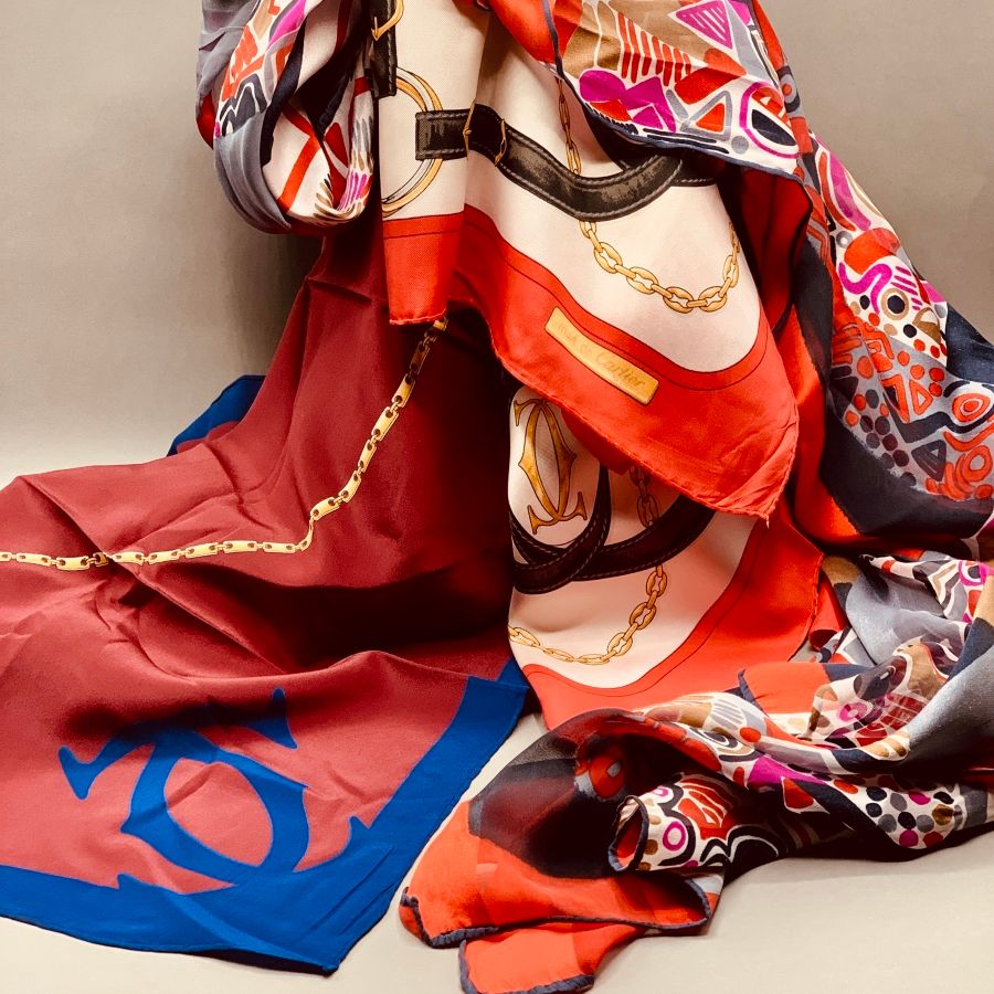 Null 
Lot of shawls and scarves including :

LANVIN PARIS

- Silk shawl with red&hellip;