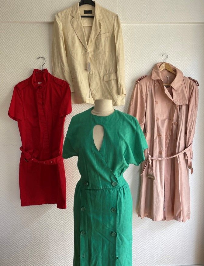 Null Lot of clothes including :

DEVERNOIS

- Red cotton straight dress, belt - &hellip;