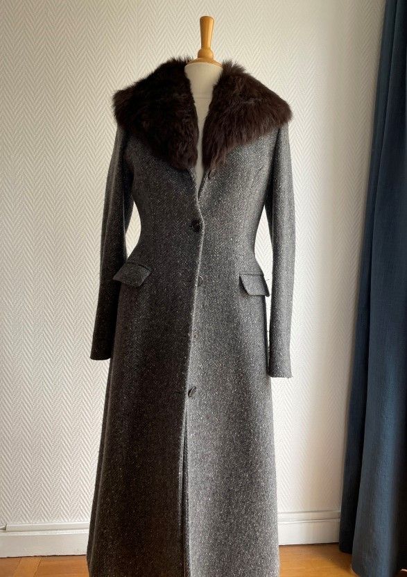 Null Ralph LAUREN 

Long icy grey and white coat, large brown faux fur collar, l&hellip;