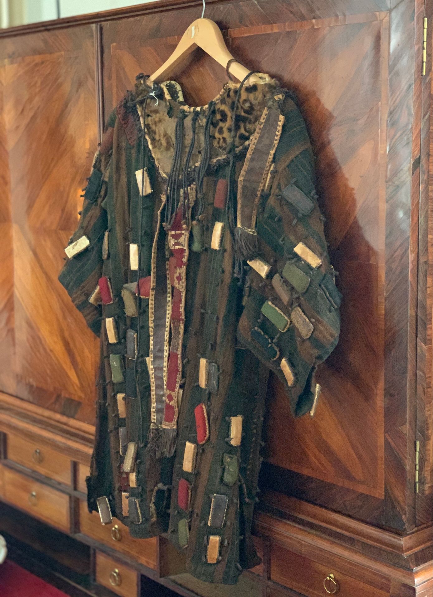 Null African witch doctor's jacket made of skin and fabric decorated with applie&hellip;