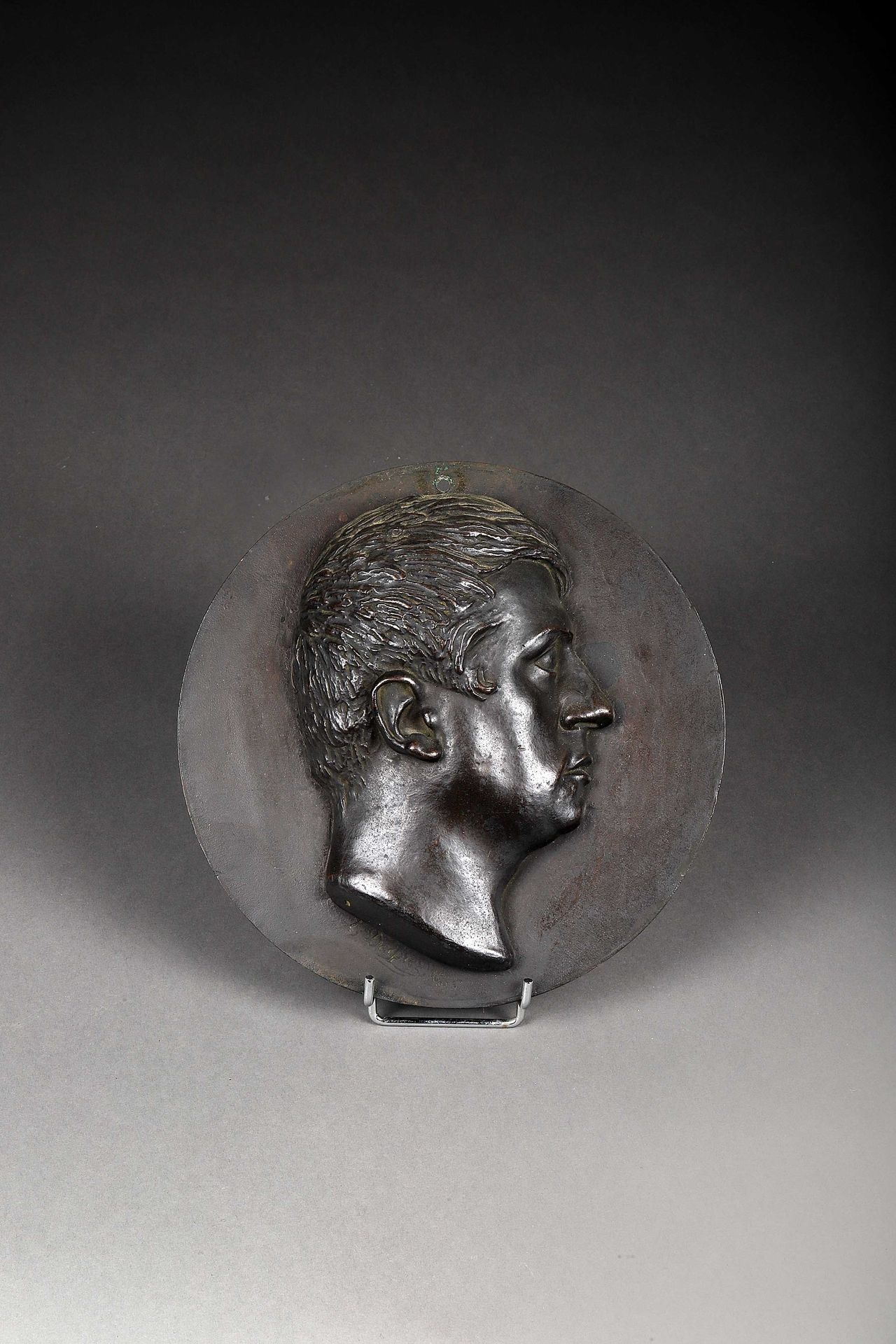 Null D'après DESPREZ (1799-1870)

Médaillon en bronze représentant le profil d'u&hellip;