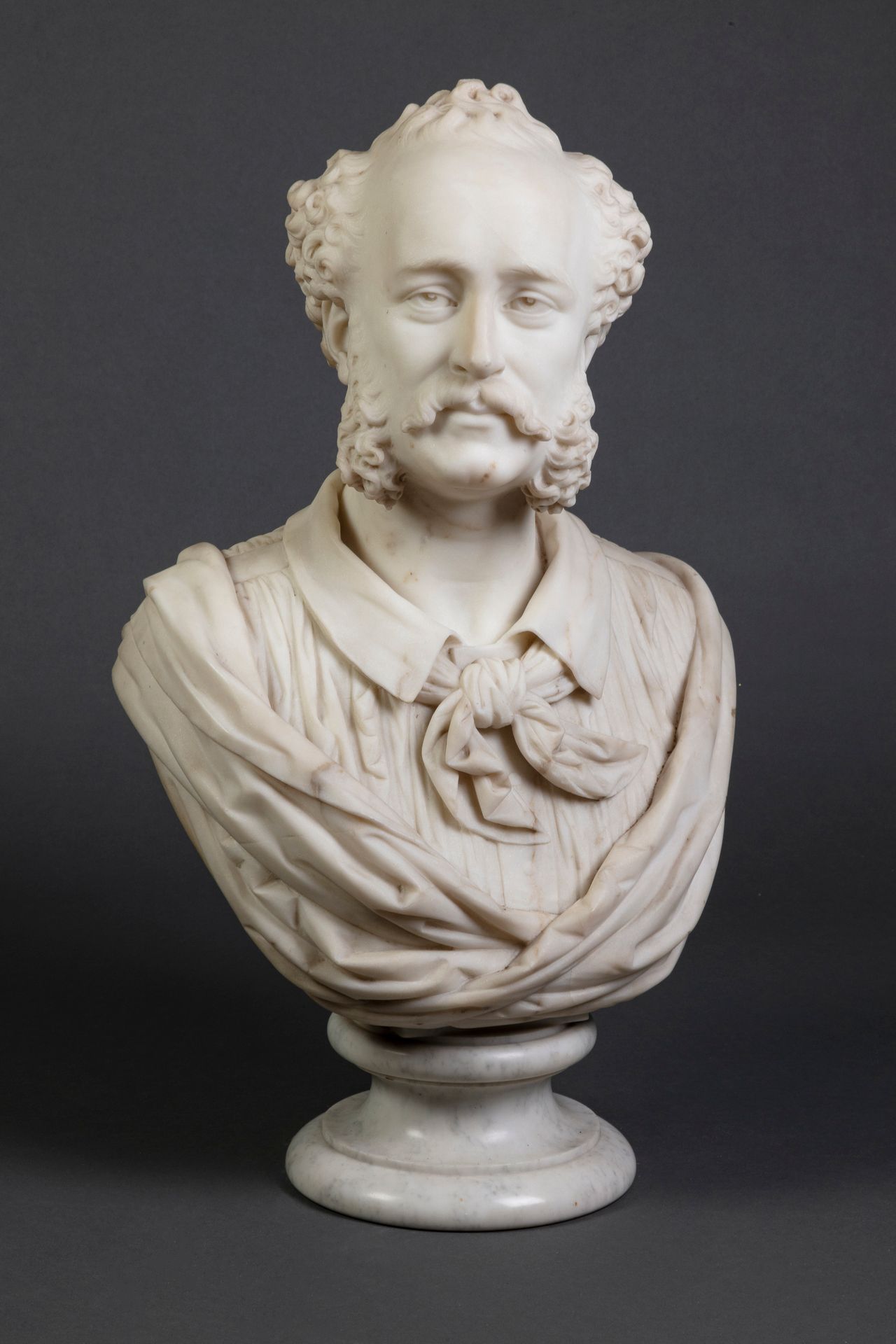 Null 奥古斯特-克莱辛格 (1814-1883)

有胡子的男人半身像

大理石，背面有签名和日期1870年

高度：75厘米