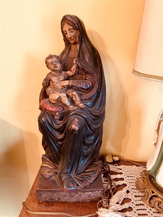 Null Statue en terre cuite polychrome représentant une vierge à l'enfant (manque&hellip;
