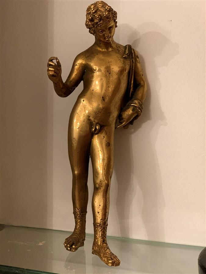 Null Statuette en bronze doré représentant Bacchus debout (manque le socle)

Tra&hellip;