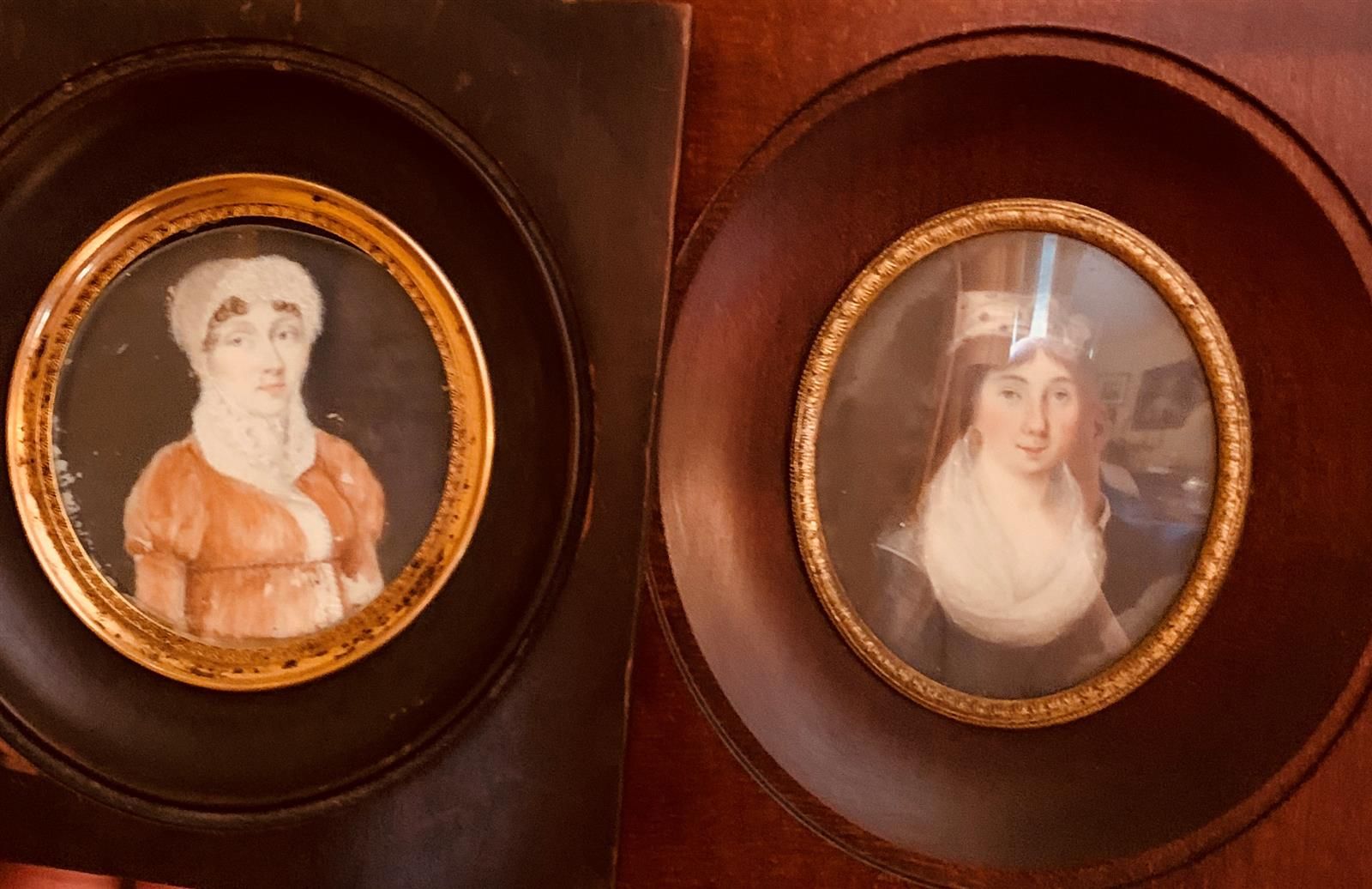 Null Deux miniatures représentant des portraits de femme

XIXe siècle

Diamètres&hellip;