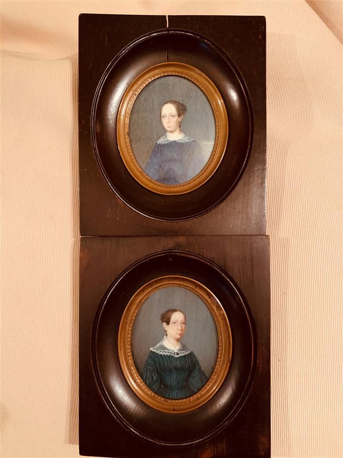 Null Deux miniatures peintes représentant chacune un portrait de femme

XIXe siè&hellip;