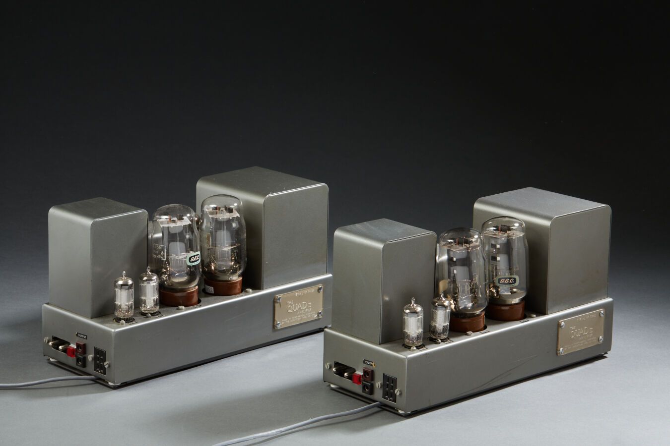 Null QUAD II，一对单声道块状放大器，在8欧姆范围内提供15瓦特。安装有GEC电子管，通用电气NOS（略有使用痕迹）

1950年代初由Quad品牌的&hellip;