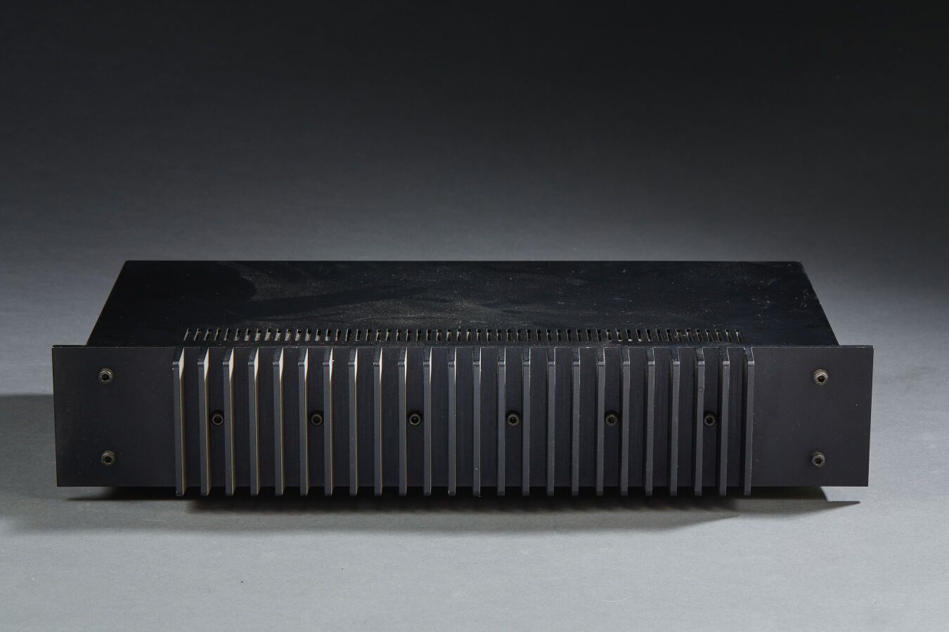Null NAKAMISHI 420. Stereo-Endverstärker 50w/Kanal (1977-79).

Höhe: 7 cm - Brei&hellip;