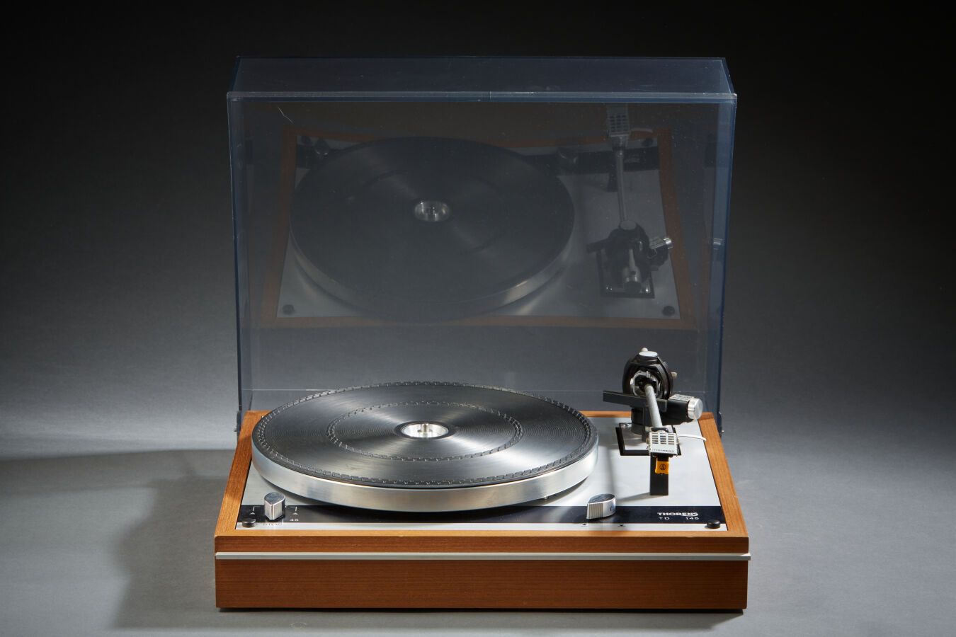 Null THORENS TD145, Semi-automatic belt-driven turntable from the late 1970's, T&hellip;