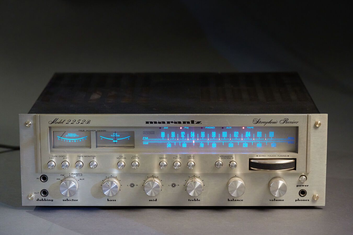Null MARANTZ 2252 B. Stereophonic receiver. Ampli tuner de 52 watts par canal. (&hellip;