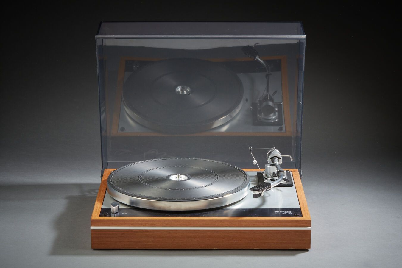 Null THORENS TD160, famous vinyl turntable (produced for almost thirty years) wi&hellip;