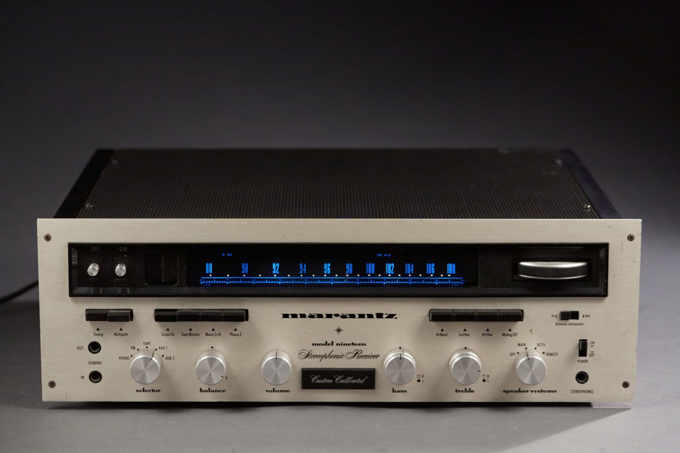 Null MARANTZ Nineteen. Stereo tuner amp of 50 watts per channel under 8 Ohm from&hellip;