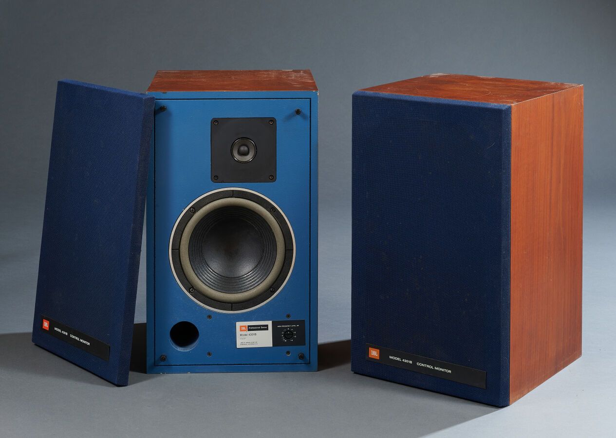Null JBL 4301B 一对1978-1981年的两路监听扬声器，灵敏度为88分贝（新的扬声器悬架，有些使用痕迹）

高度：48厘米 - 宽度：29.2厘&hellip;
