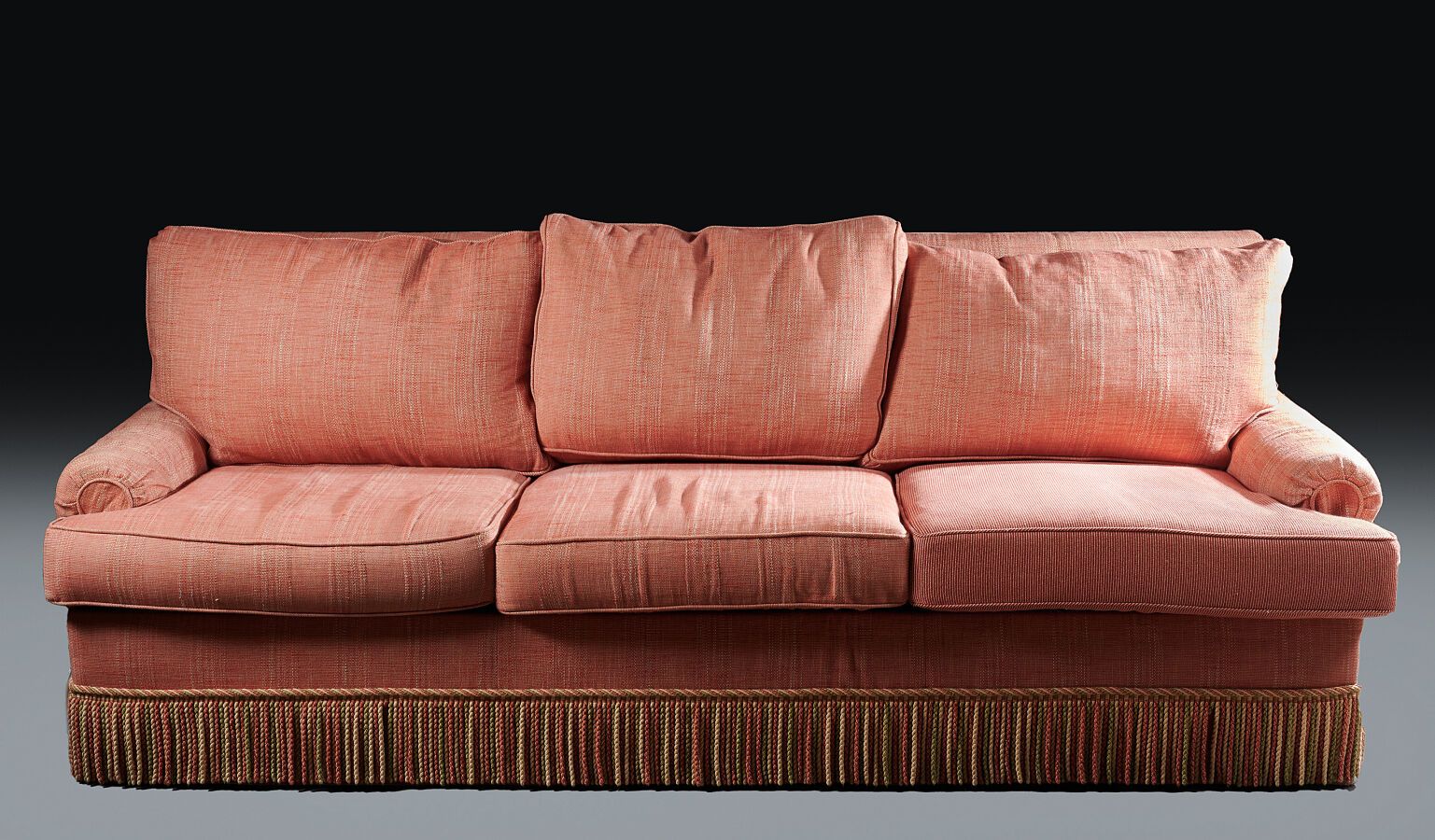 Null 
红色帆布的三座软垫沙发床，座垫略有污渍

80 x 225 x 100厘米

出处：布里斯托尔酒店--欧特克藏品